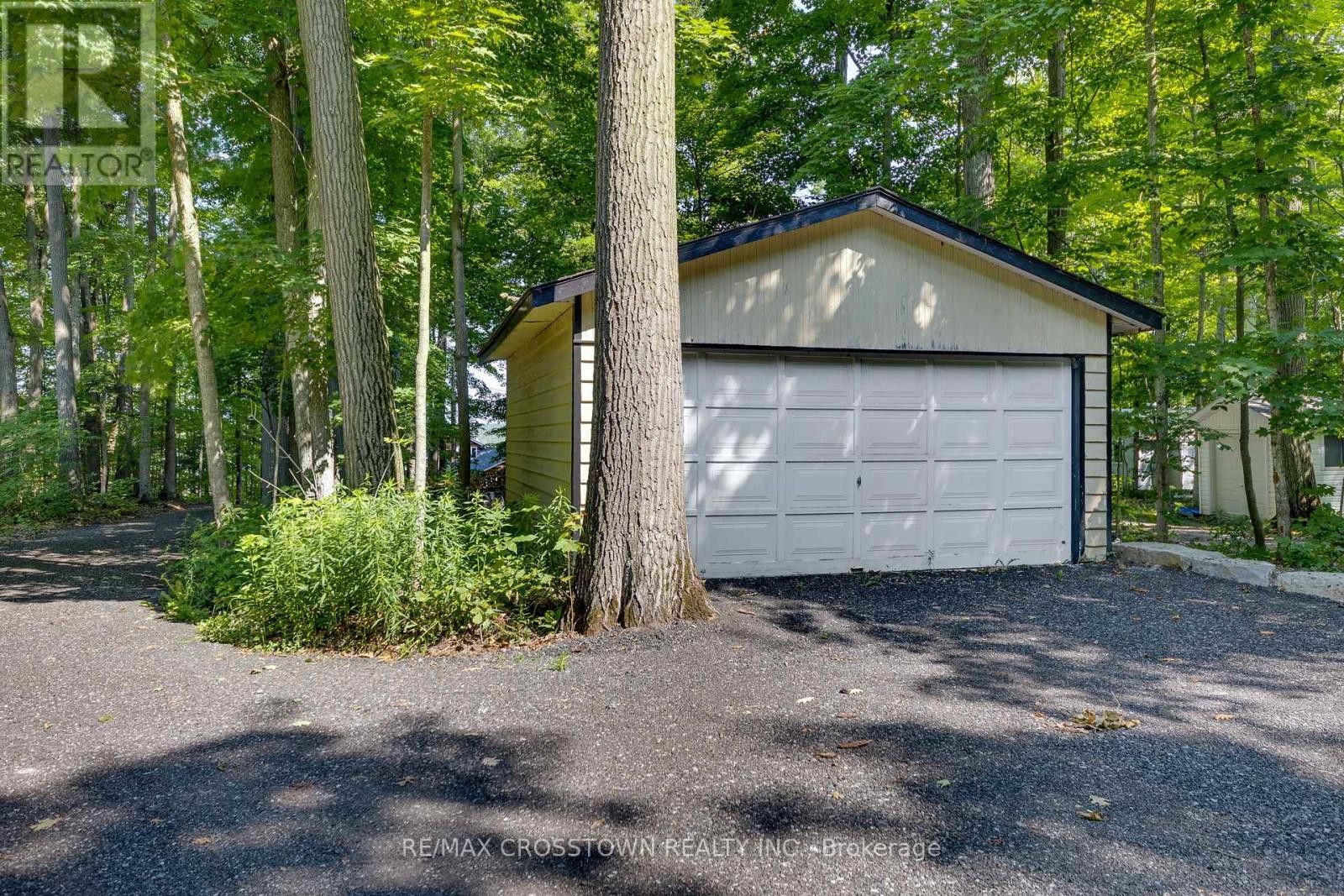 












2216 SOUTH ORR LAKE ROAD

,
Springwater,




Ontario
L0L1P0

