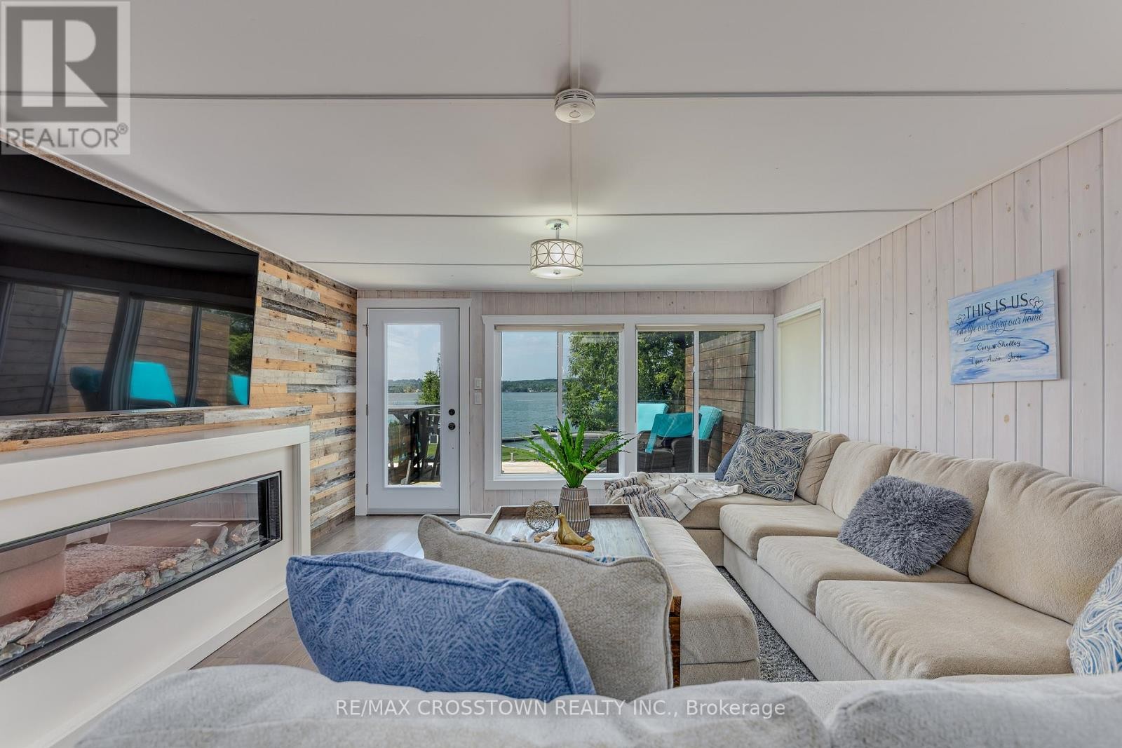 












2216 SOUTH ORR LAKE ROAD

,
Springwater,




Ontario
L0L1P0

