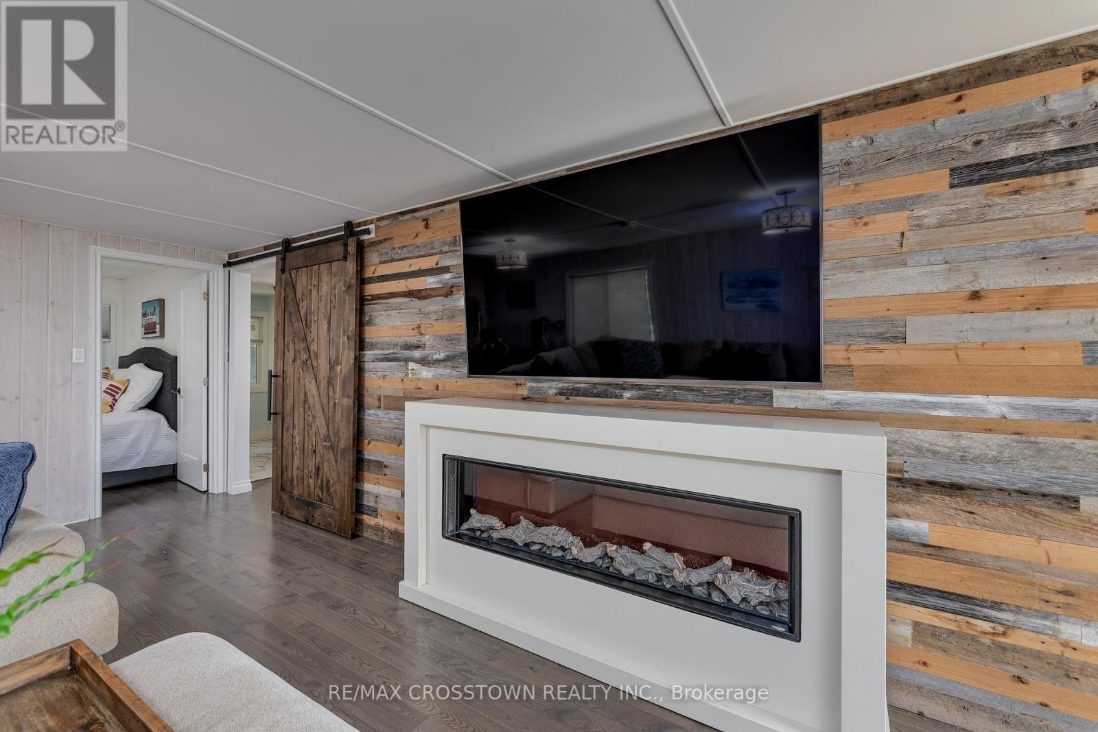 












2216 SOUTH ORR LAKE ROAD

,
Springwater,




Ontario
L0L1P0

