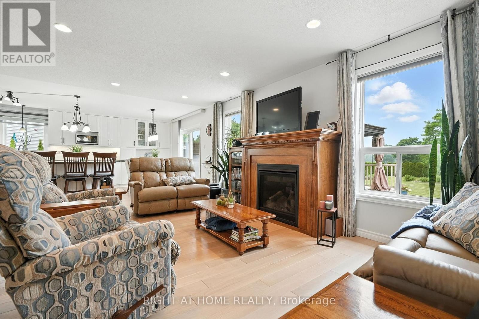 












16 O'NEILL CIRCLE

,
Springwater (Phelpston),




Ontario
L2L2K0


