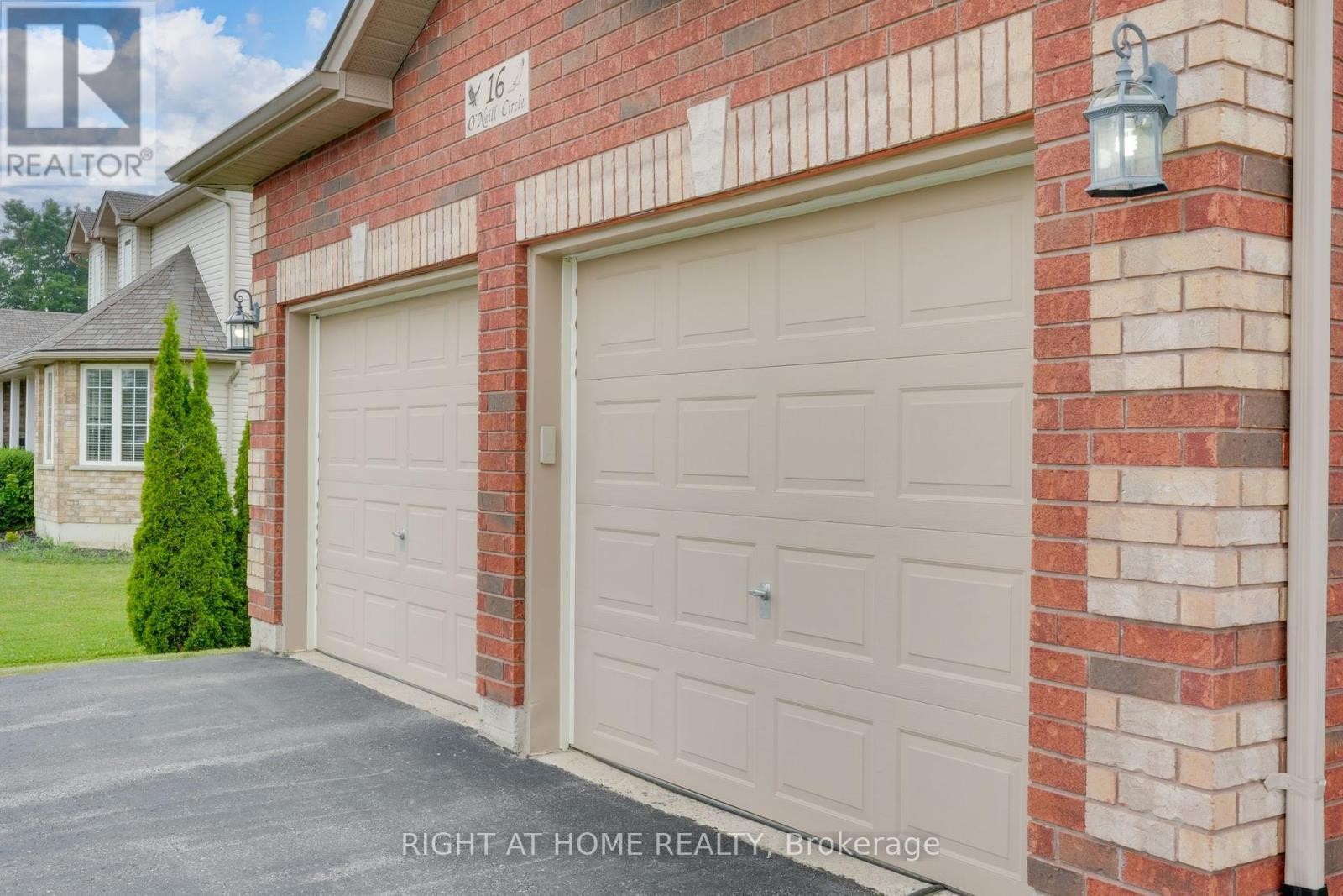 












16 O'NEILL CIRCLE

,
Springwater (Phelpston),




Ontario
L2L2K0

