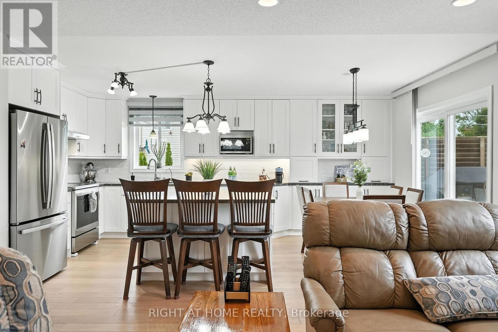 












16 O'NEILL CIRCLE

,
Springwater (Phelpston),




Ontario
L2L2K0

