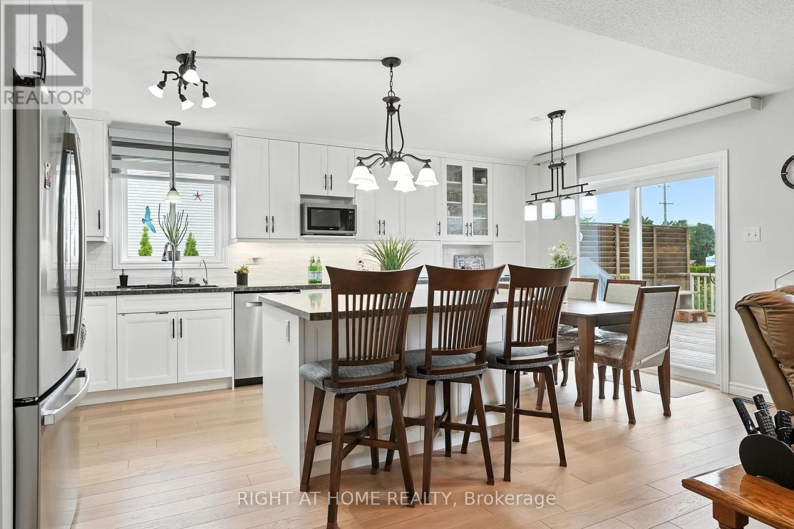 












16 O'NEILL CIRCLE

,
Springwater (Phelpston),




Ontario
L2L2K0


