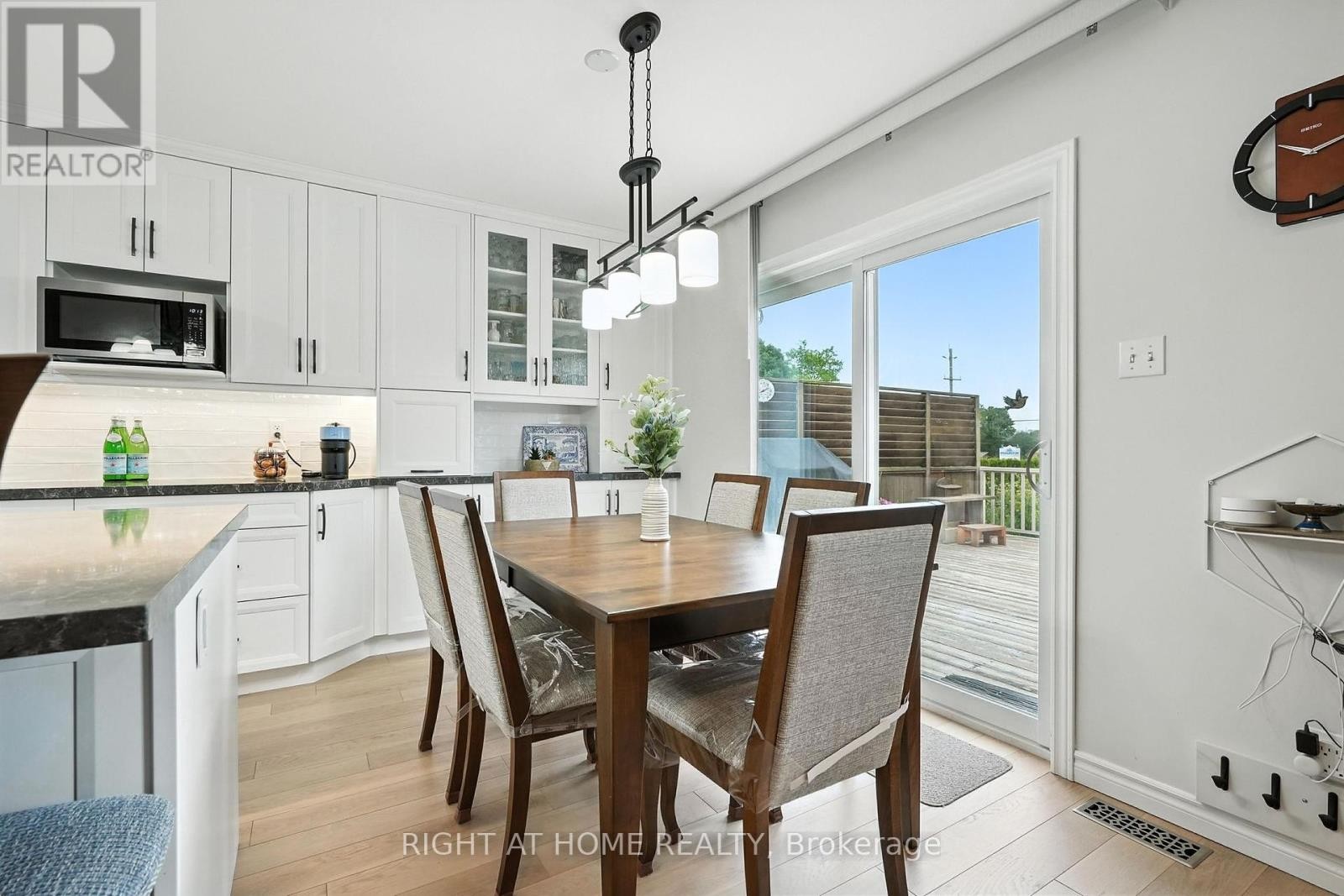 












16 O'NEILL CIRCLE

,
Springwater (Phelpston),




Ontario
L2L2K0

