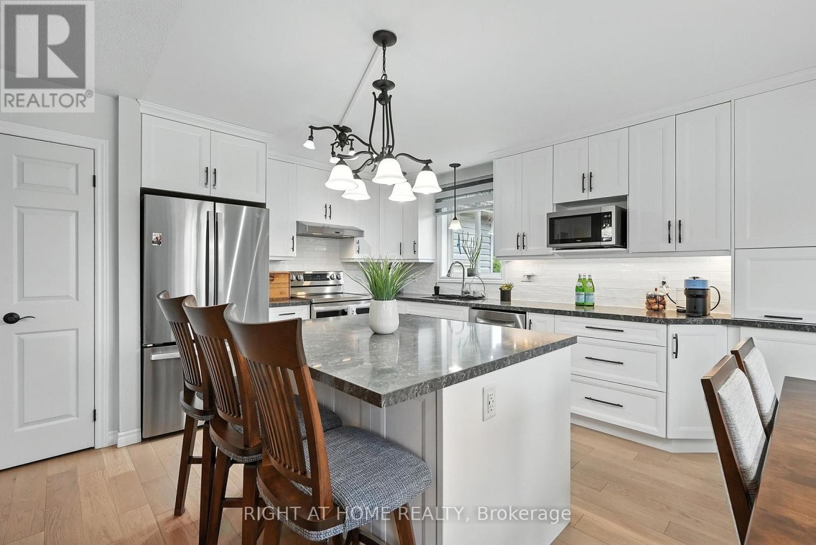 












16 O'NEILL CIRCLE

,
Springwater (Phelpston),




Ontario
L2L2K0

