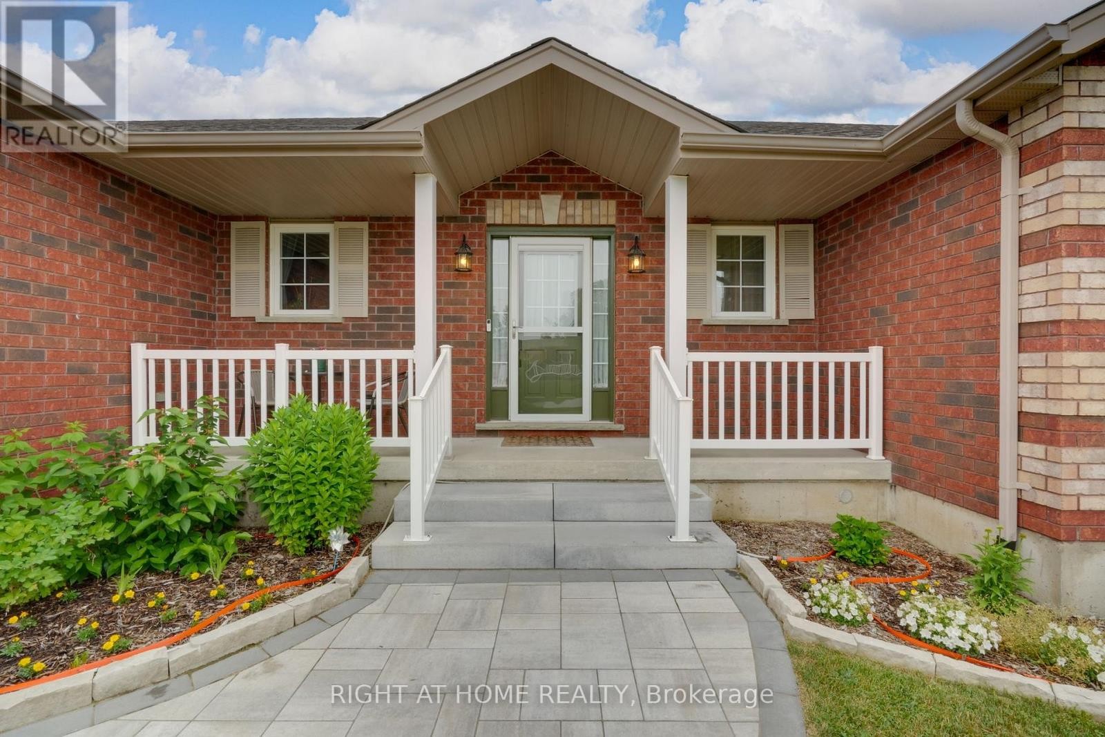 












16 O'NEILL CIRCLE

,
Springwater (Phelpston),




Ontario
L2L2K0

