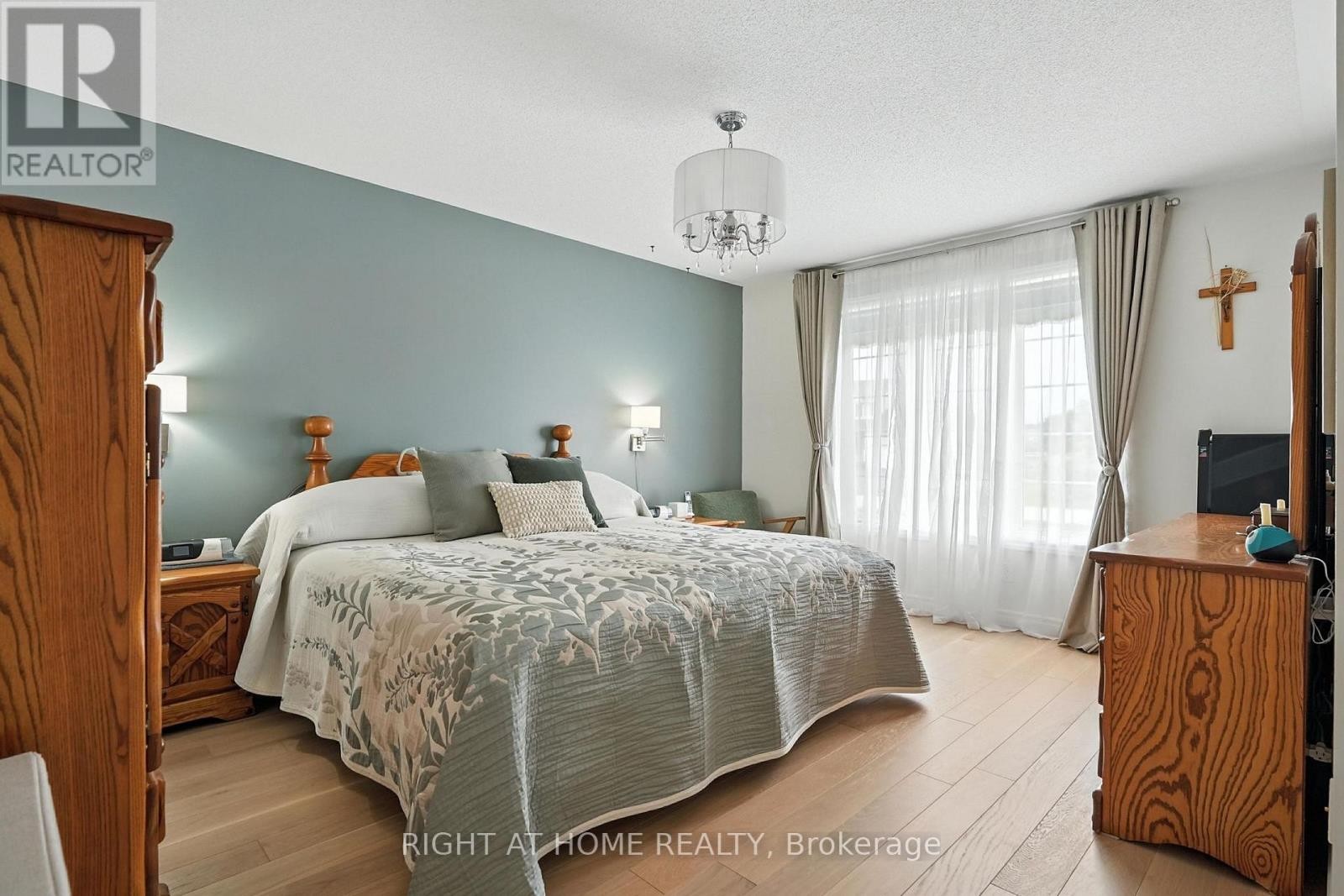 












16 O'NEILL CIRCLE

,
Springwater (Phelpston),




Ontario
L2L2K0

