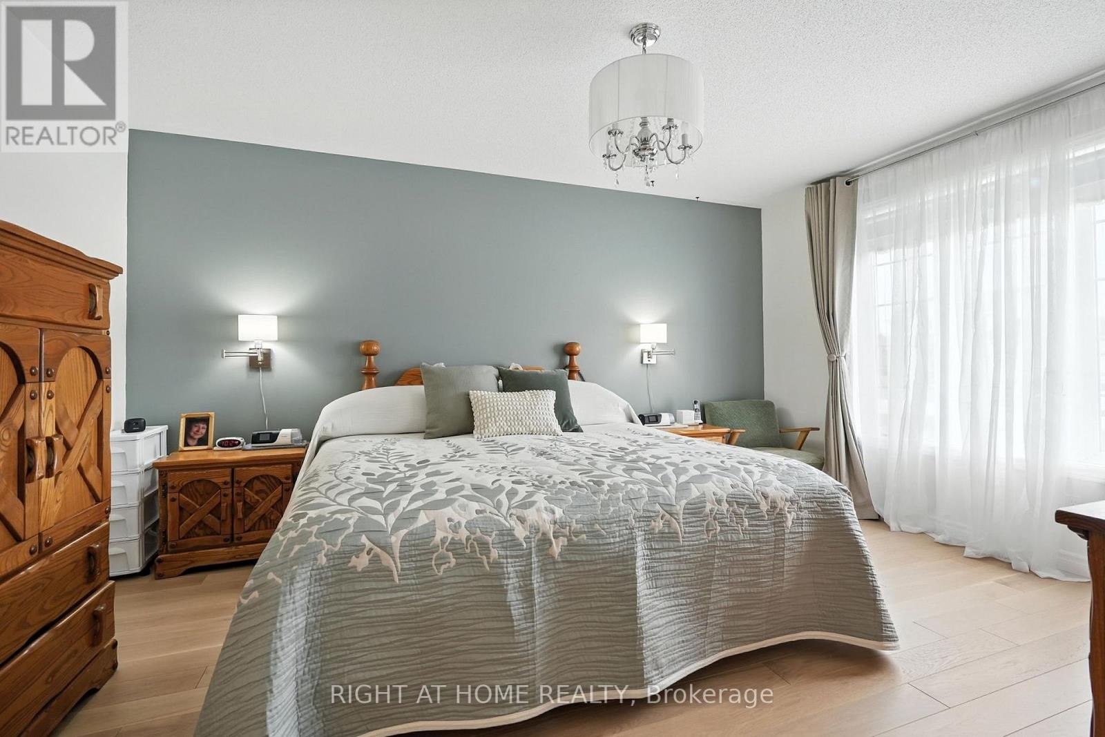 












16 O'NEILL CIRCLE

,
Springwater (Phelpston),




Ontario
L2L2K0

