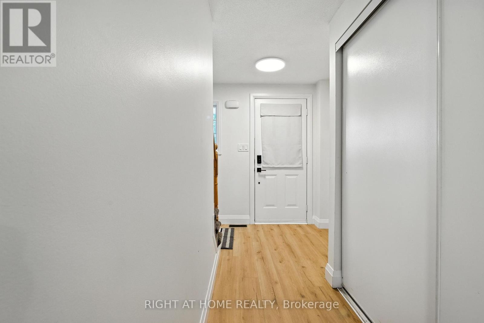 












96 CHELTENHAM ROAD

,
Barrie (Georgian Drive),




Ontario
L4M6S7

