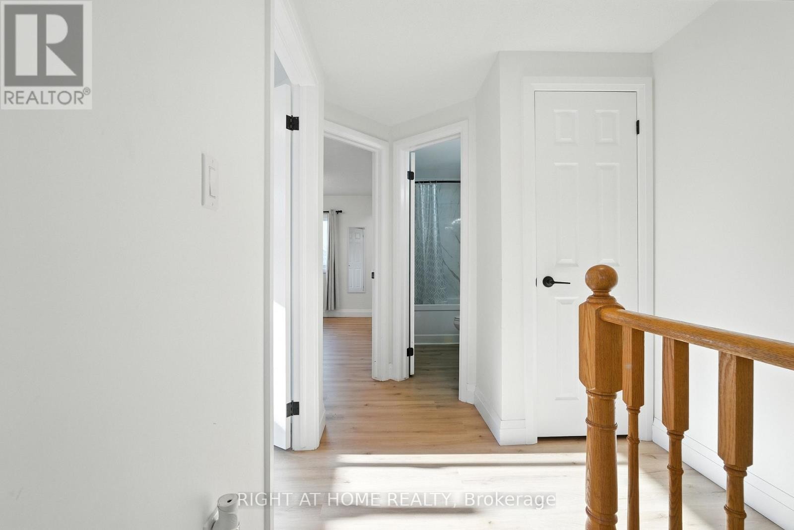 












96 CHELTENHAM ROAD

,
Barrie (Georgian Drive),




Ontario
L4M6S7

