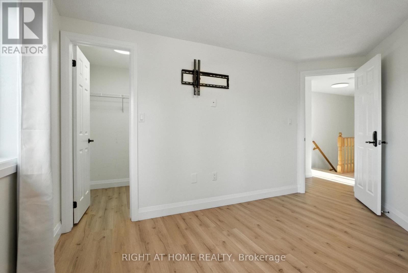 












96 CHELTENHAM ROAD

,
Barrie (Georgian Drive),




Ontario
L4M6S7

