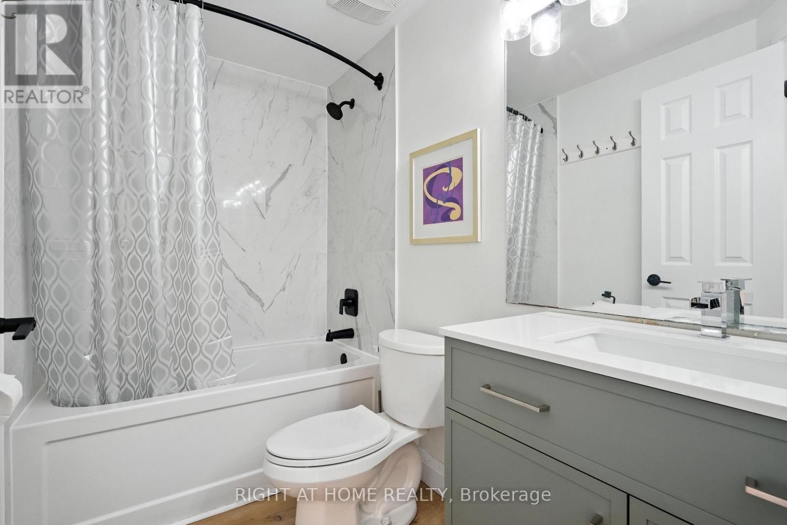 












96 CHELTENHAM ROAD

,
Barrie (Georgian Drive),




Ontario
L4M6S7

