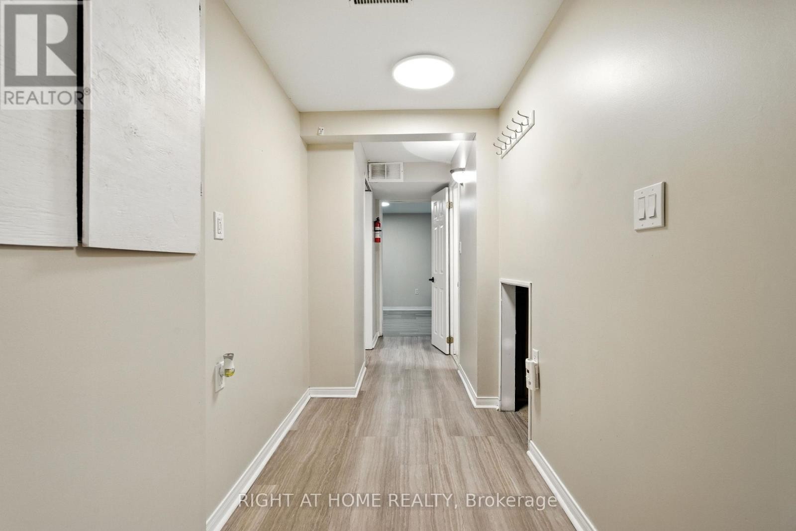 












96 CHELTENHAM ROAD

,
Barrie (Georgian Drive),




Ontario
L4M6S7

