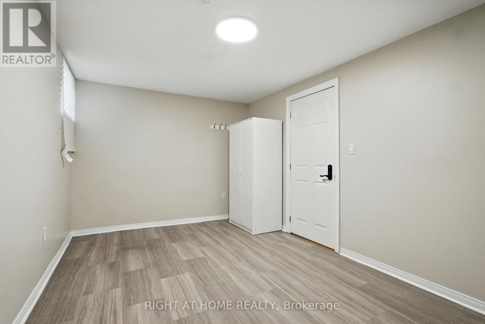 












96 CHELTENHAM ROAD

,
Barrie (Georgian Drive),




Ontario
L4M6S7

