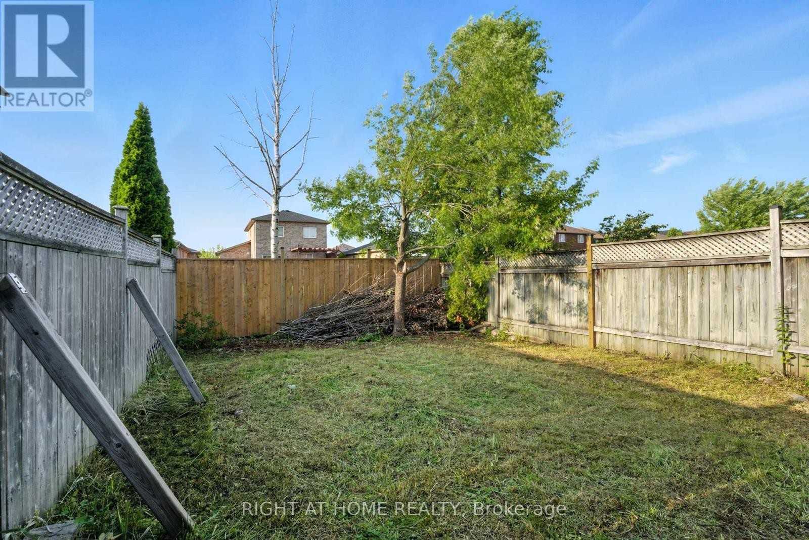 












96 CHELTENHAM ROAD

,
Barrie (Georgian Drive),




Ontario
L4M6S7

