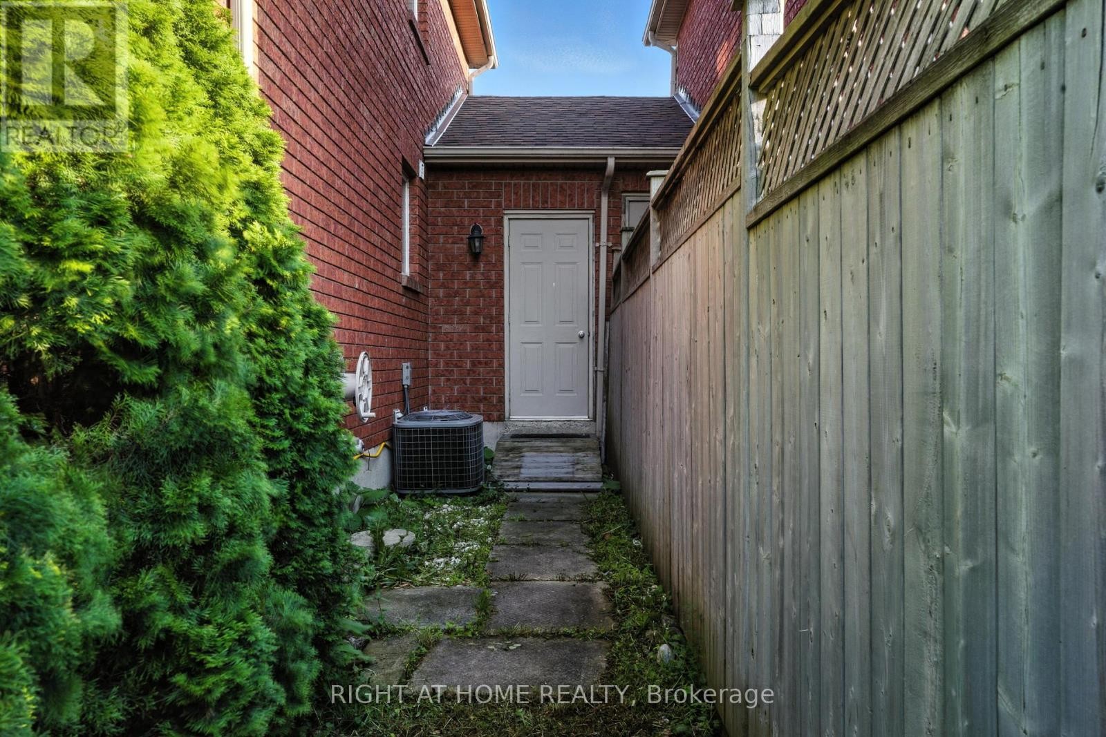 












96 CHELTENHAM ROAD

,
Barrie (Georgian Drive),




Ontario
L4M6S7

