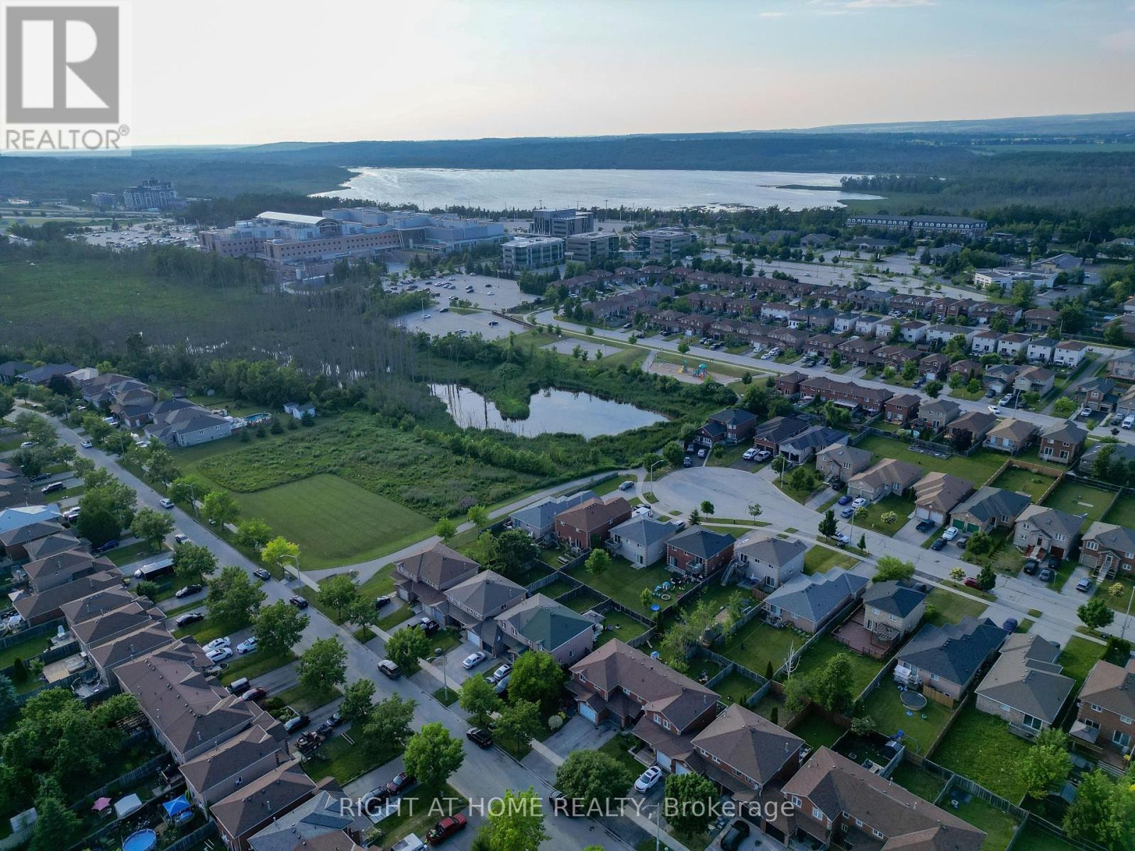 












96 CHELTENHAM ROAD

,
Barrie (Georgian Drive),




Ontario
L4M6S7

