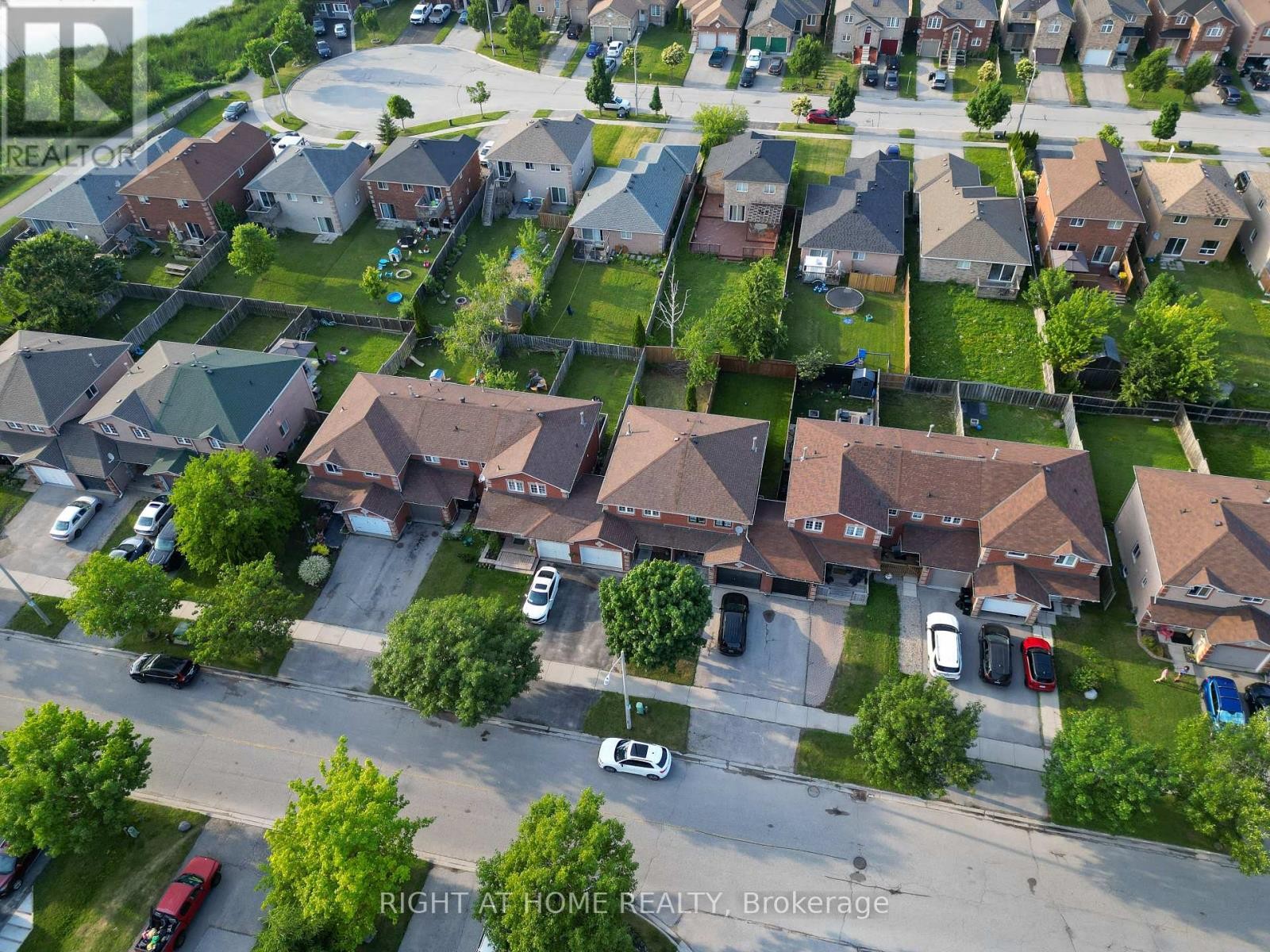 












96 CHELTENHAM ROAD

,
Barrie (Georgian Drive),




Ontario
L4M6S7

