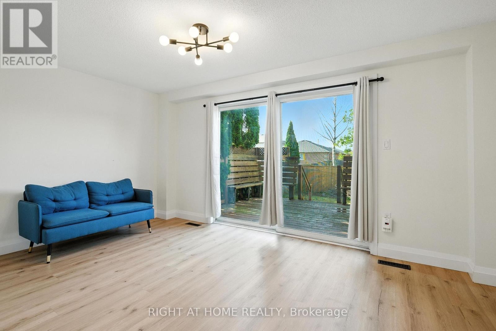 












96 CHELTENHAM ROAD

,
Barrie (Georgian Drive),




Ontario
L4M6S7

