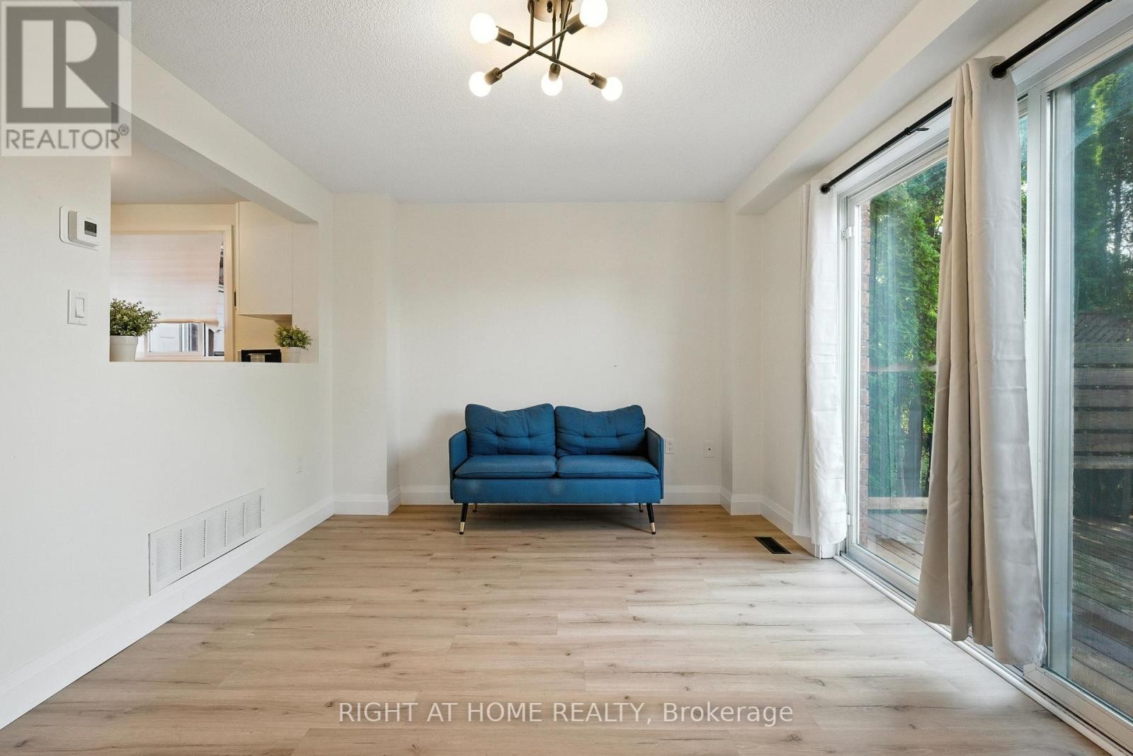 












96 CHELTENHAM ROAD

,
Barrie (Georgian Drive),




Ontario
L4M6S7

