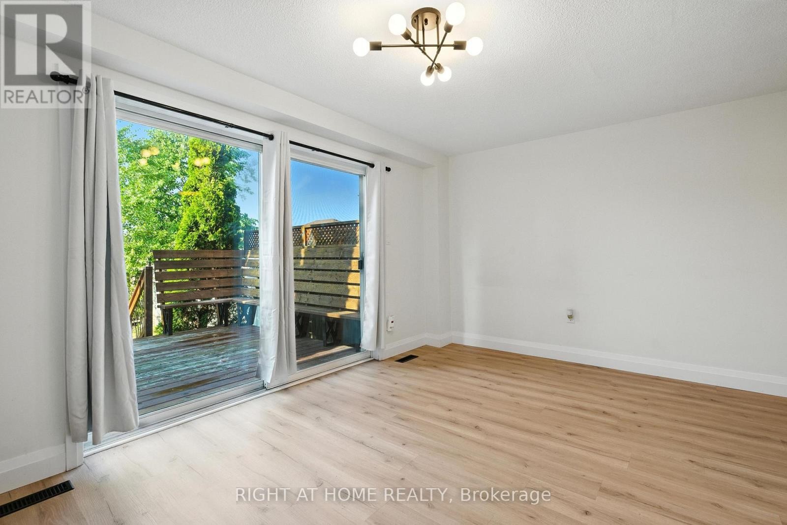












96 CHELTENHAM ROAD

,
Barrie (Georgian Drive),




Ontario
L4M6S7

