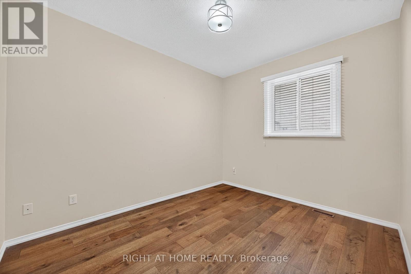 












73 BRIGHTON ROAD

,
Barrie (Georgian Drive),




Ontario
L4M6S3

