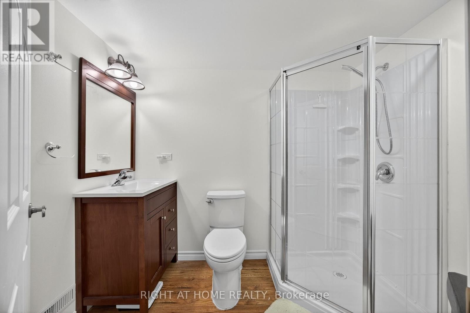 












73 BRIGHTON ROAD

,
Barrie (Georgian Drive),




Ontario
L4M6S3

