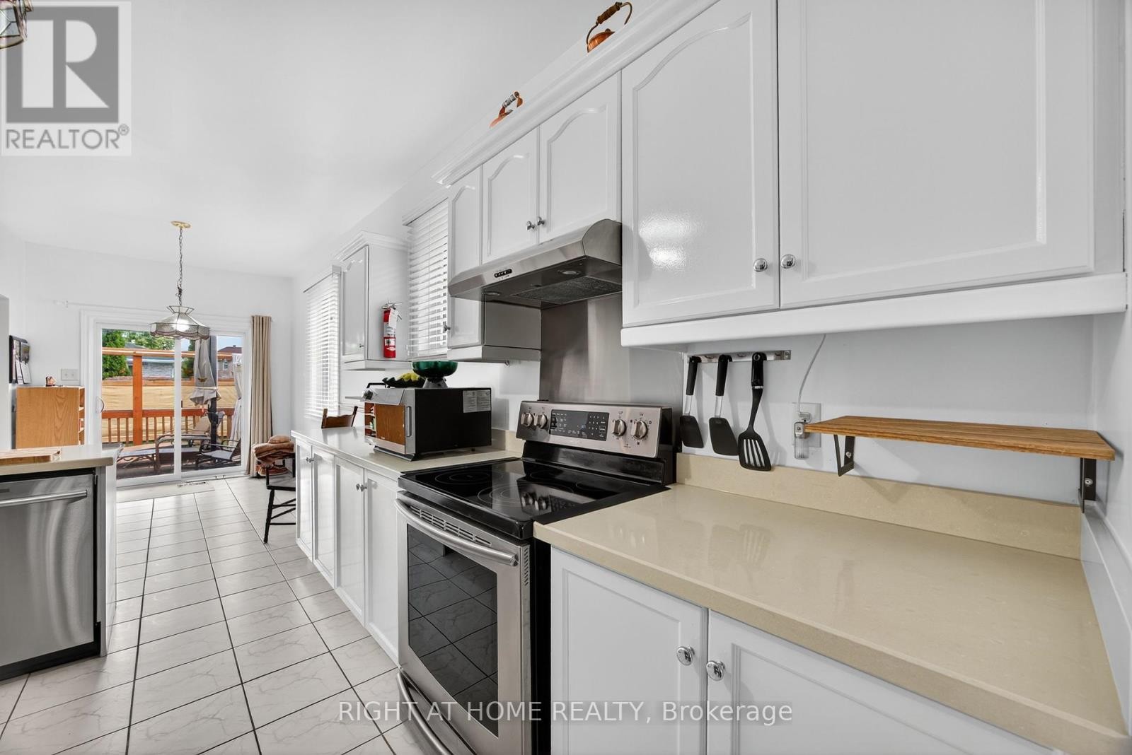 












73 BRIGHTON ROAD

,
Barrie (Georgian Drive),




Ontario
L4M6S3

