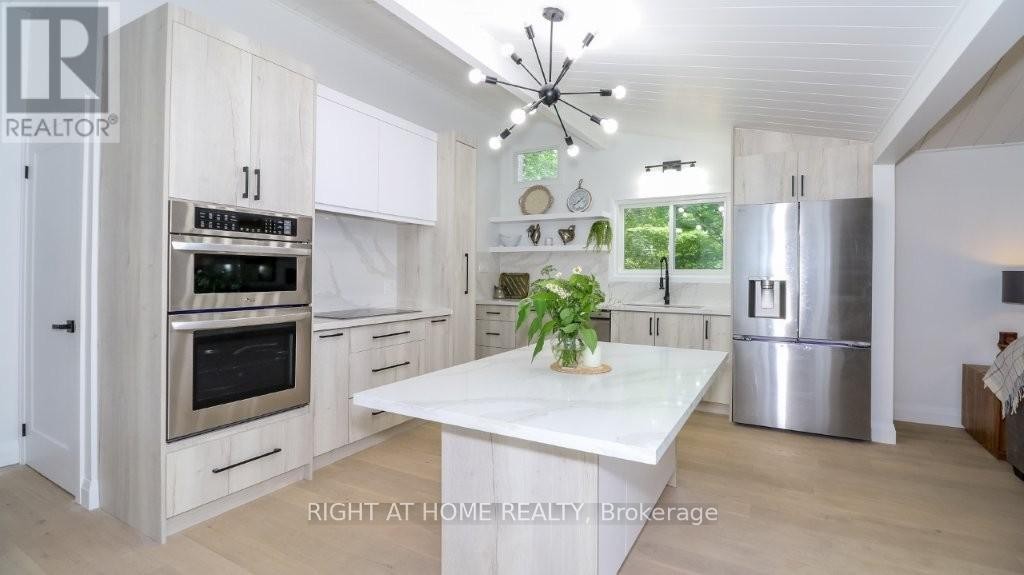 












7459 ISLAND CRESCENT

,
Ramara,




Ontario
L0K2B0


