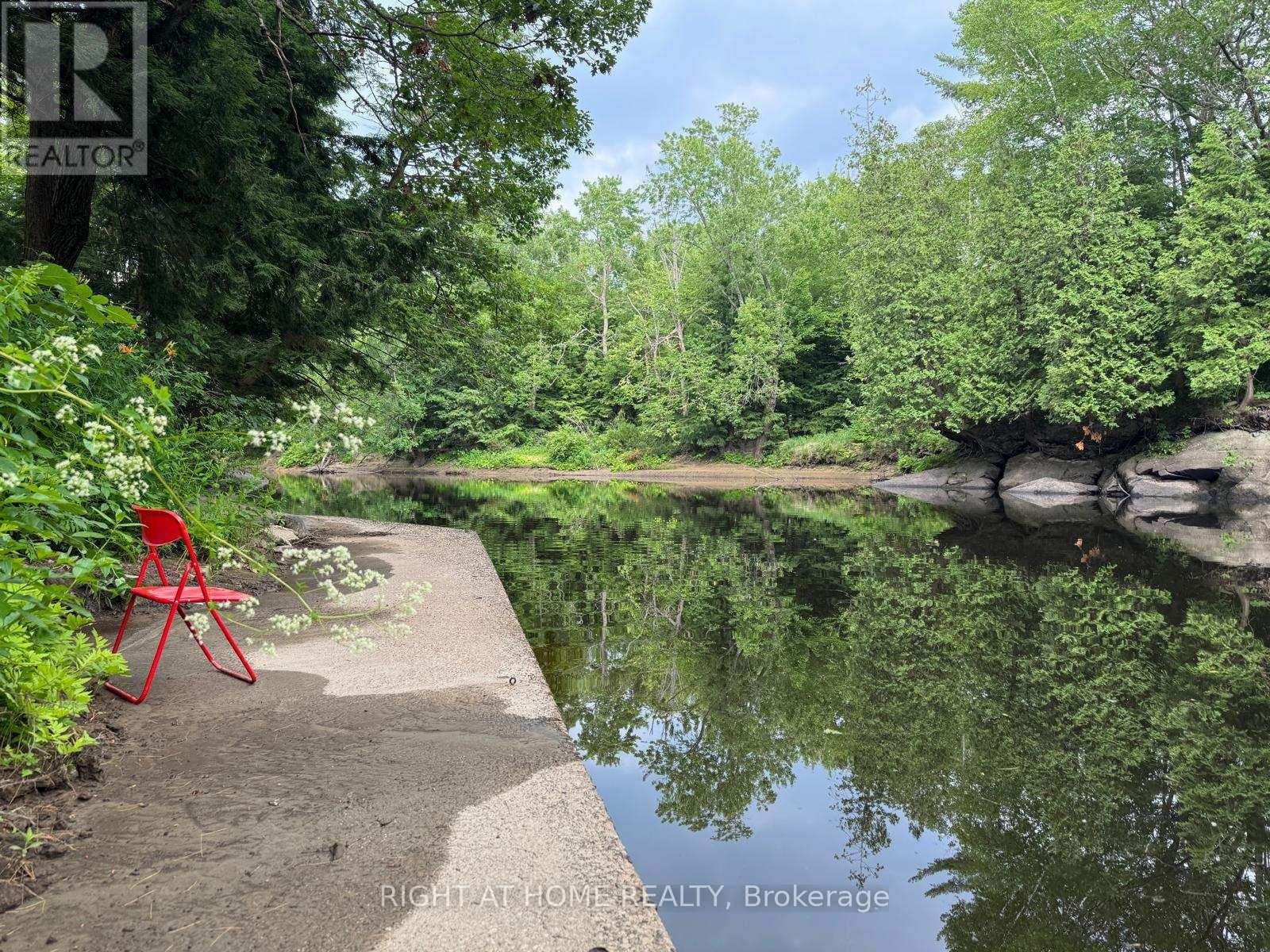 












7459 ISLAND CRESCENT

,
Ramara,




Ontario
L0K2B0

