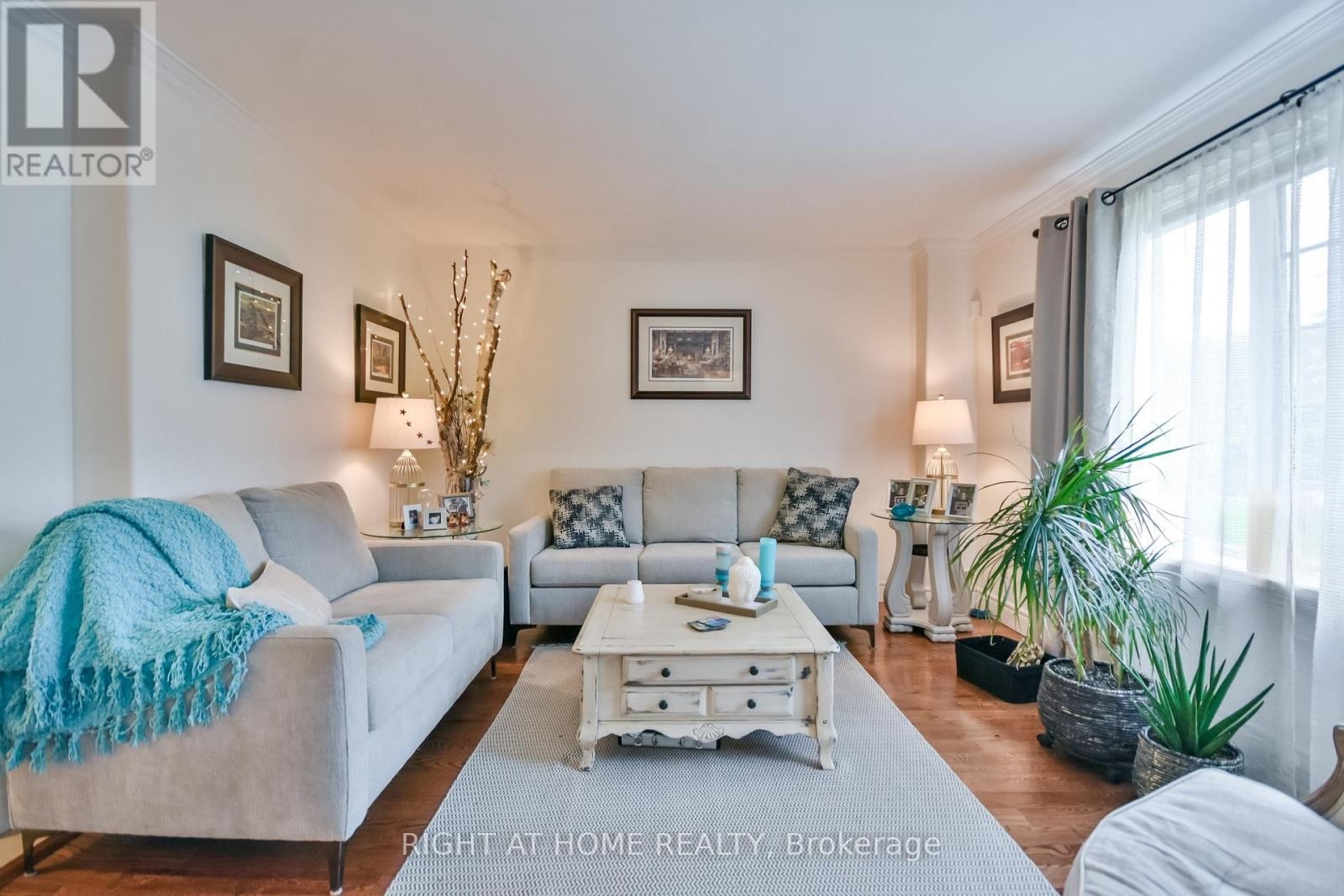 












287 EDGEHILL DRIVE

,
Barrie (Edgehill Drive),




Ontario
L4N9X5

