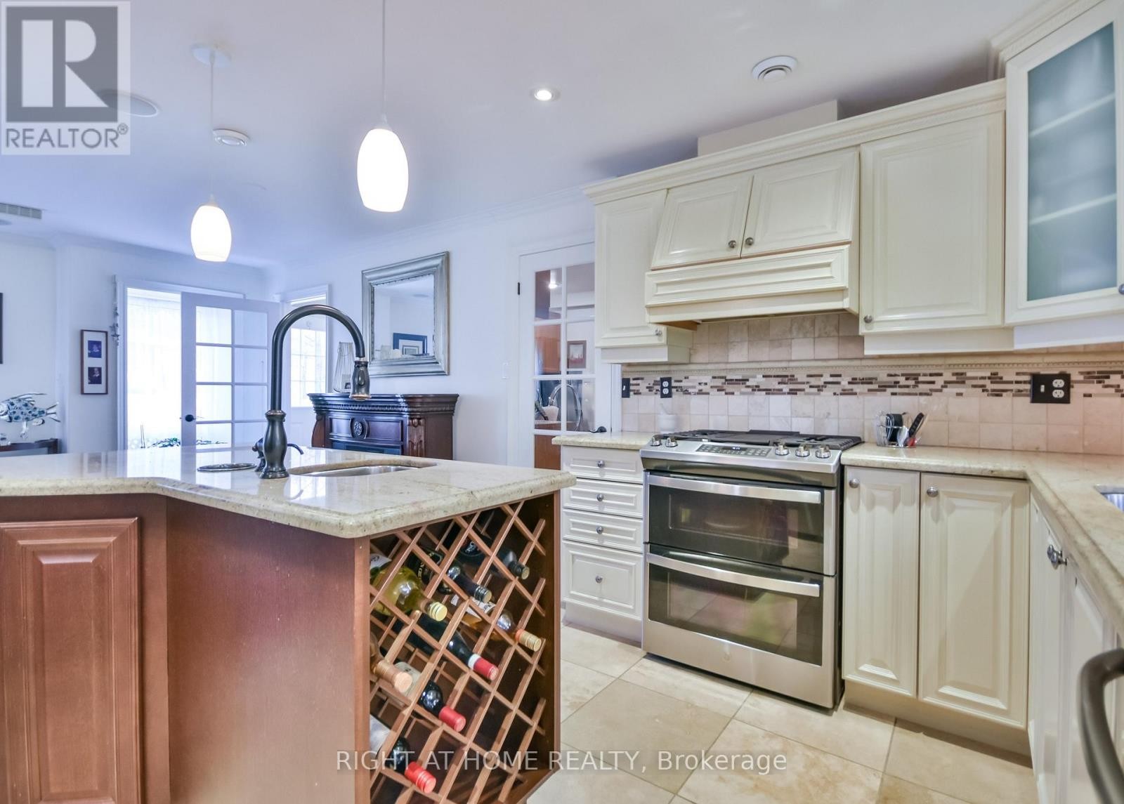 












287 EDGEHILL DRIVE

,
Barrie (Edgehill Drive),




Ontario
L4N9X5

