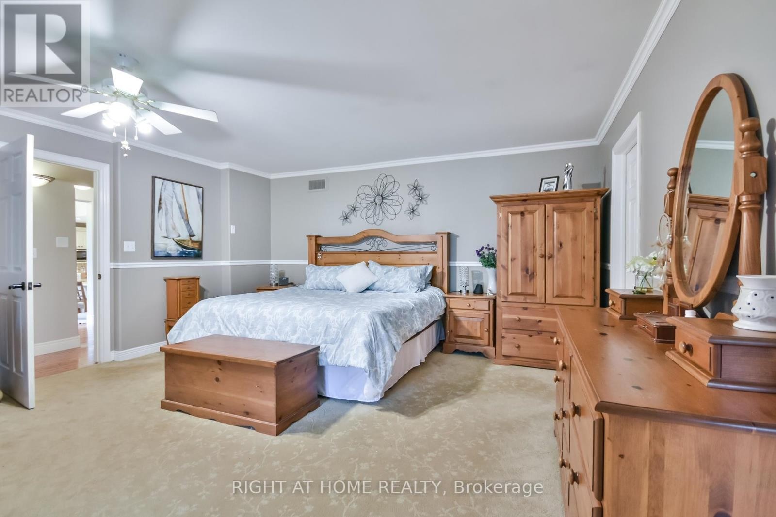 












287 EDGEHILL DRIVE

,
Barrie (Edgehill Drive),




Ontario
L4N9X5


