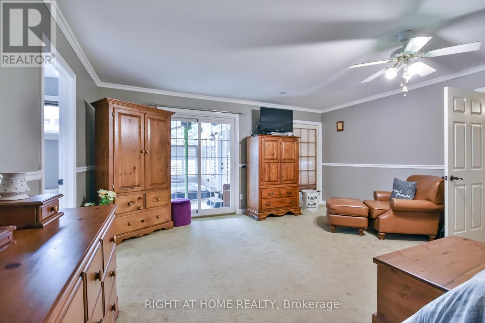 












287 EDGEHILL DRIVE

,
Barrie (Edgehill Drive),




Ontario
L4N9X5

