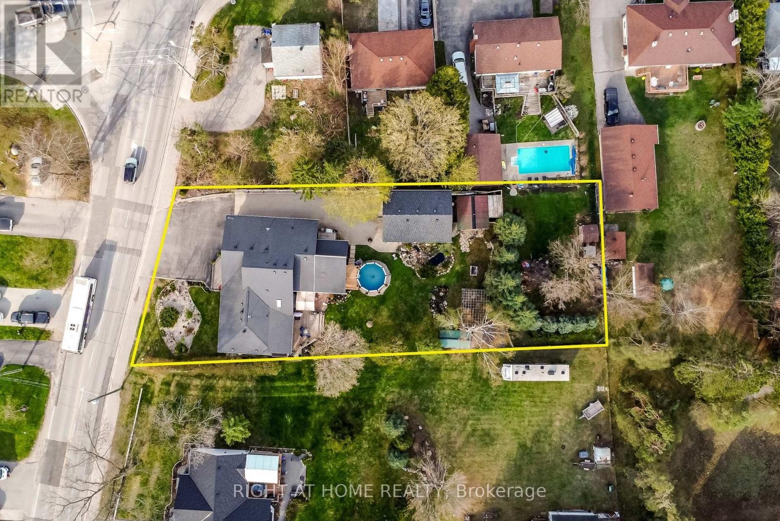 












287 EDGEHILL DRIVE

,
Barrie (Edgehill Drive),




Ontario
L4N9X5

