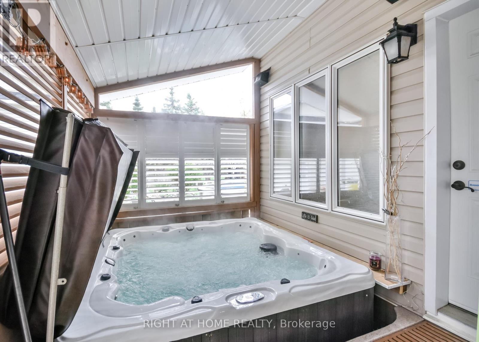 












287 EDGEHILL DRIVE

,
Barrie (Edgehill Drive),




Ontario
L4N9X5

