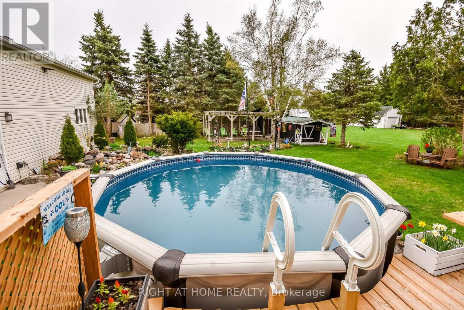 












287 EDGEHILL DRIVE

,
Barrie (Edgehill Drive),




Ontario
L4N9X5

