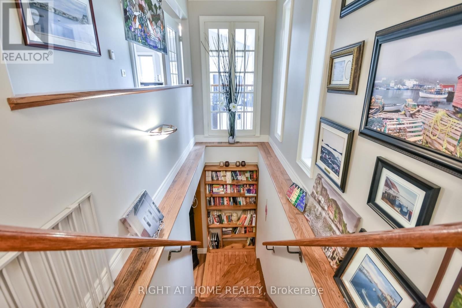 












287 EDGEHILL DRIVE

,
Barrie (Edgehill Drive),




Ontario
L4N9X5

