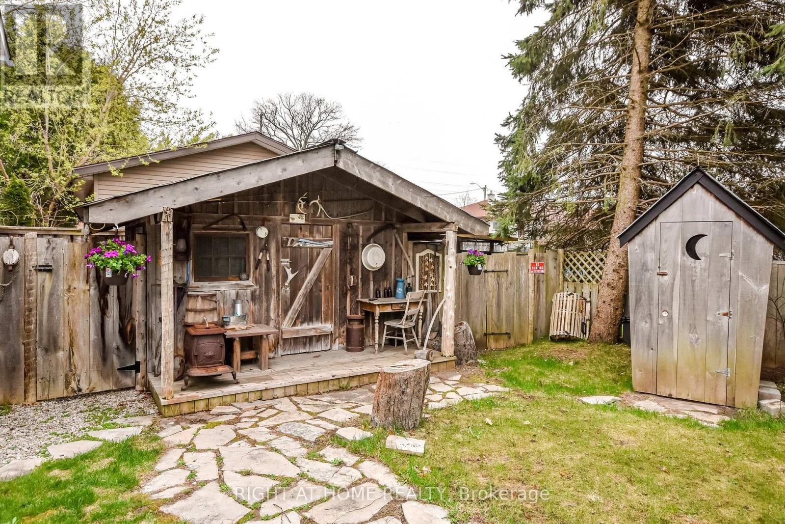 












287 EDGEHILL DRIVE

,
Barrie (Edgehill Drive),




Ontario
L4N9X5

