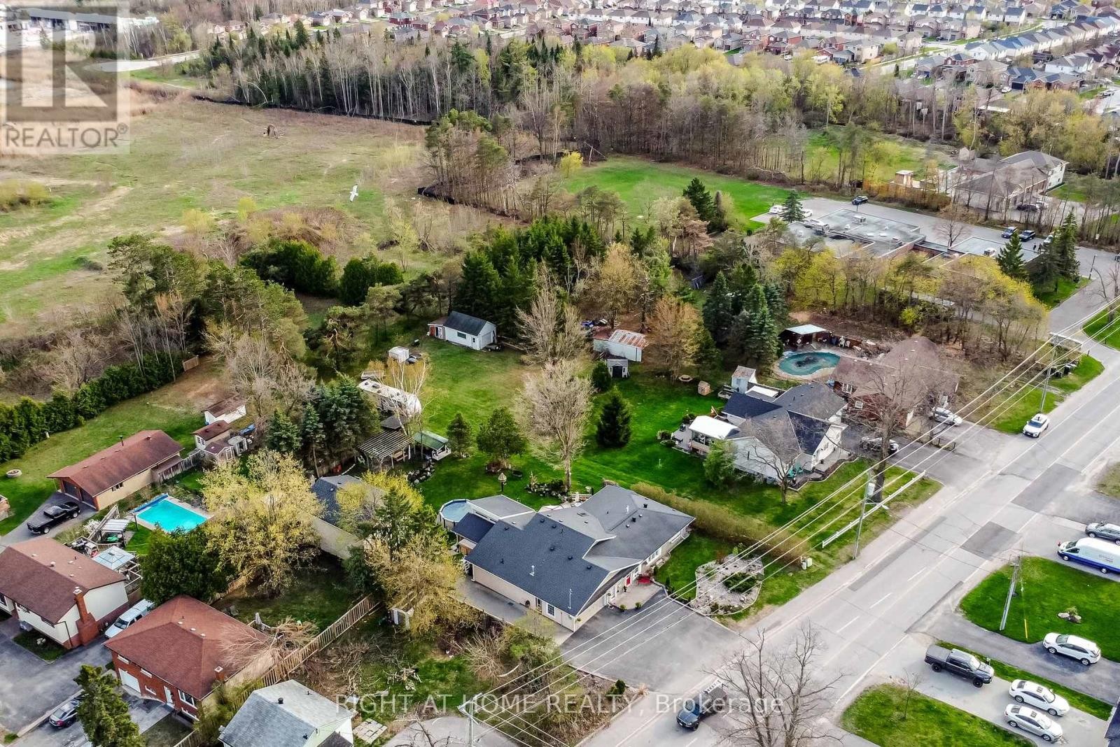 












287 EDGEHILL DRIVE

,
Barrie (Edgehill Drive),




Ontario
L4N9X5

