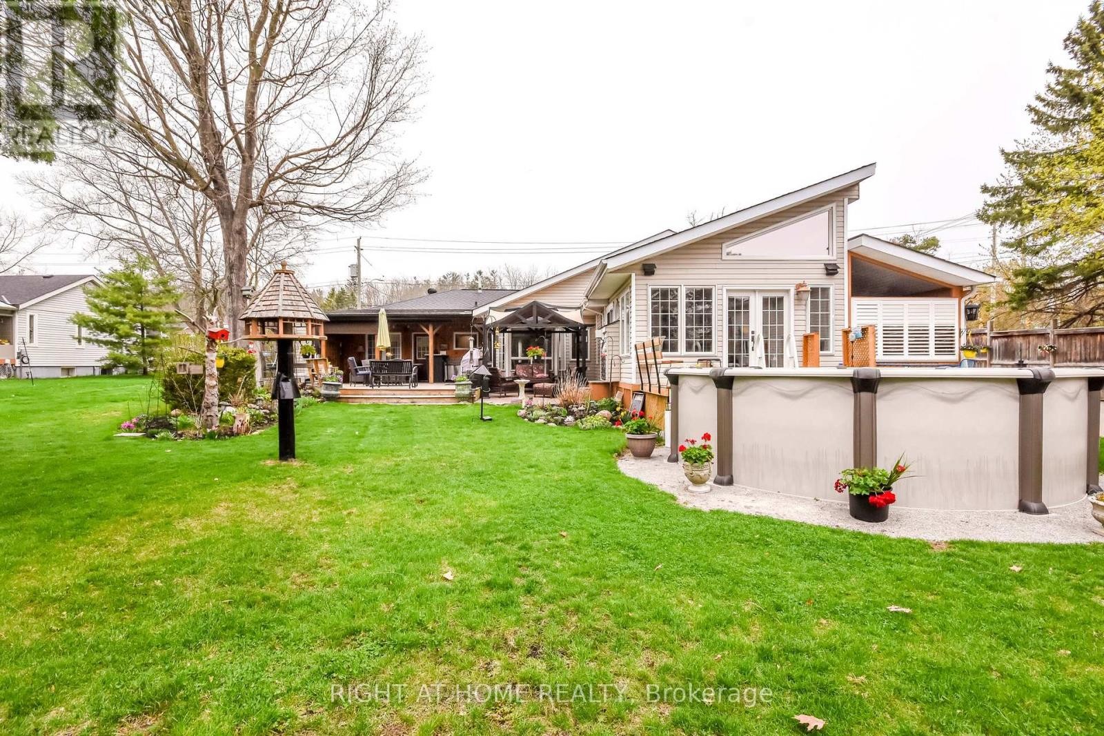 












287 EDGEHILL DRIVE

,
Barrie (Edgehill Drive),




Ontario
L4N9X5

