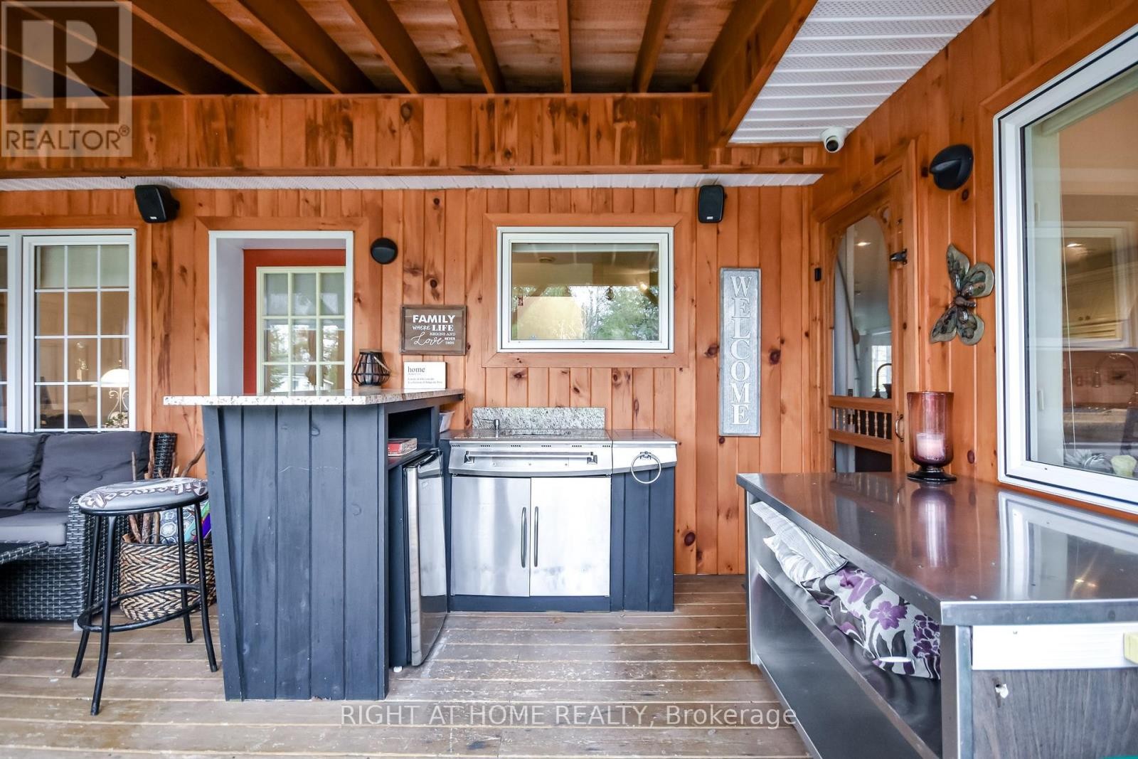 












287 EDGEHILL DRIVE

,
Barrie (Edgehill Drive),




Ontario
L4N9X5

