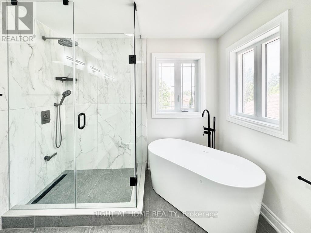












UPPER - 9 MARGARET DRIVE

,
Barrie (East Bayfield),




Ontario
L4M6Y6

