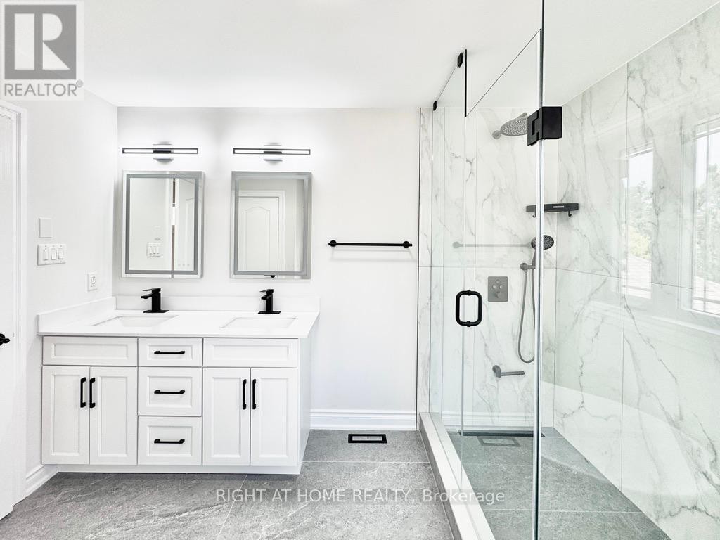 












UPPER - 9 MARGARET DRIVE

,
Barrie (East Bayfield),




Ontario
L4M6Y6

