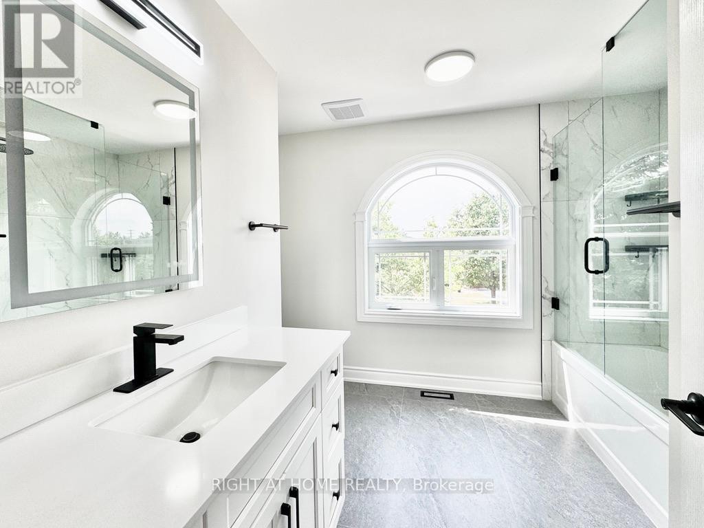 












UPPER - 9 MARGARET DRIVE

,
Barrie (East Bayfield),




Ontario
L4M6Y6

