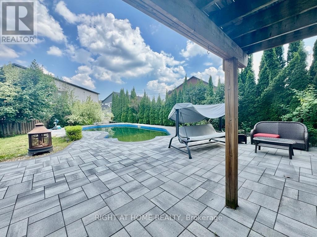 












UPPER - 9 MARGARET DRIVE

,
Barrie (East Bayfield),




Ontario
L4M6Y6

