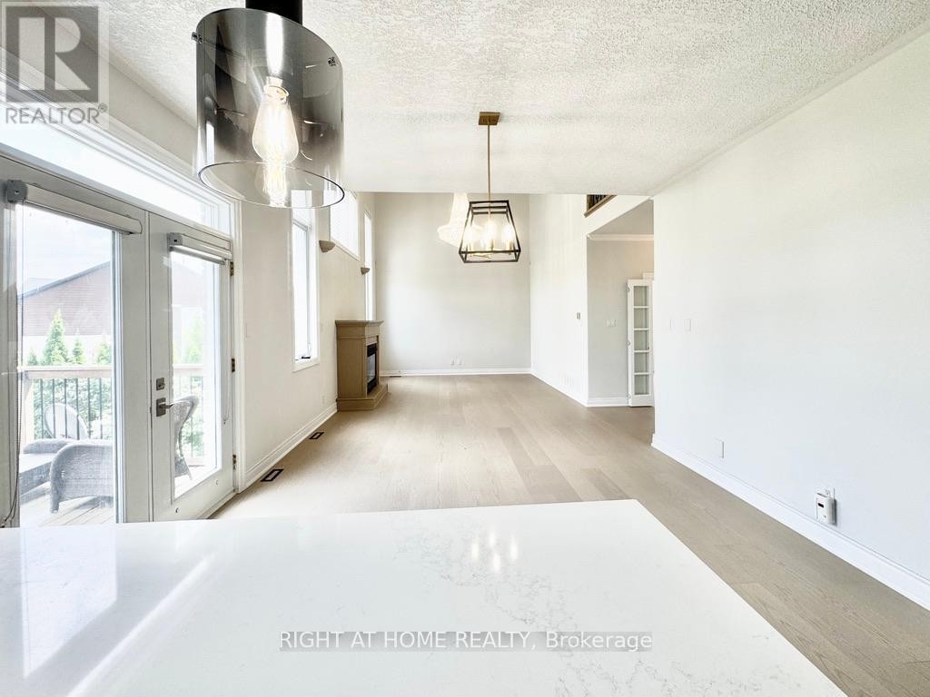 












UPPER - 9 MARGARET DRIVE

,
Barrie (East Bayfield),




Ontario
L4M6Y6


