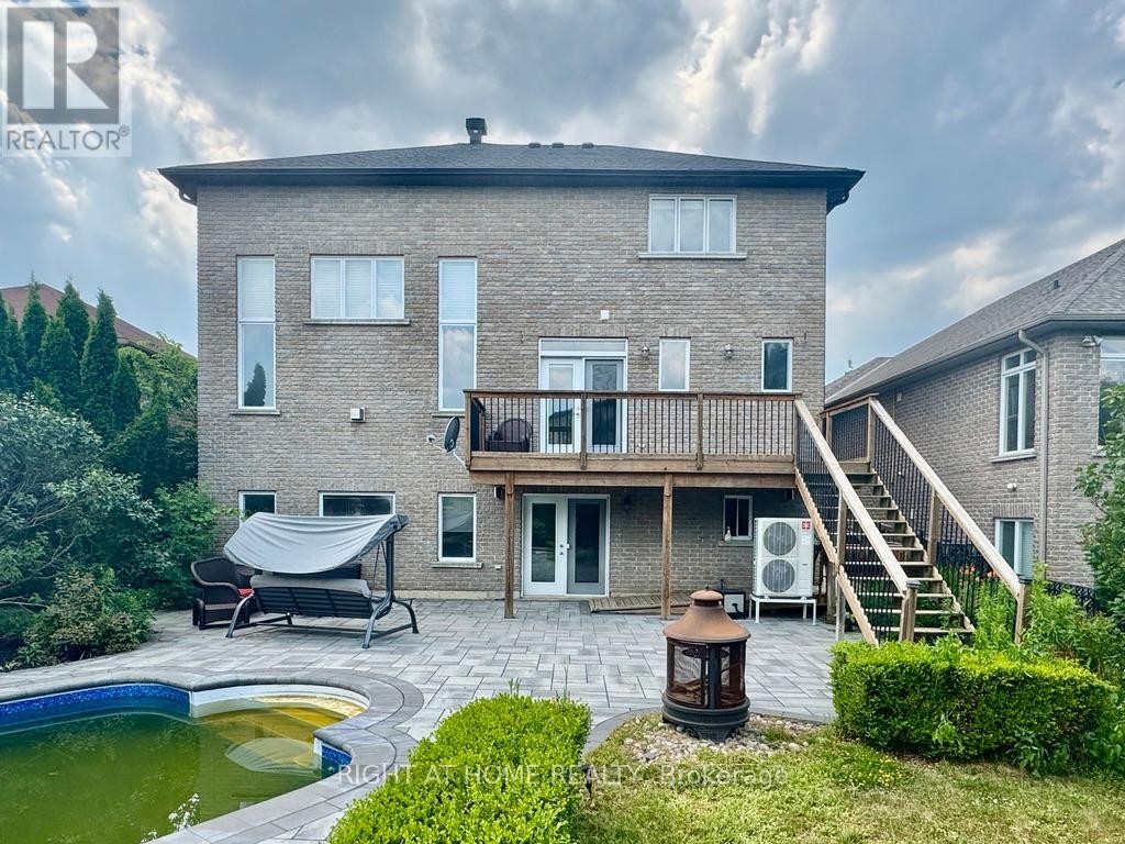 












UPPER - 9 MARGARET DRIVE

,
Barrie (East Bayfield),




Ontario
L4M6Y6

