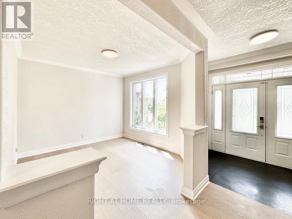 












UPPER - 9 MARGARET DRIVE

,
Barrie (East Bayfield),




Ontario
L4M6Y6

