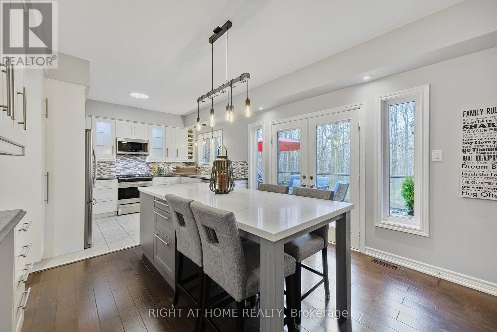 












20 DIAMOND VALLEY DRIVE

,
Oro-Medonte (Sugarbush),




Ontario
L0L2E0

